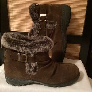 KHOMBU Lindsey Fur-lined Ankle Boots 7 brown suede mint cndtn all weather